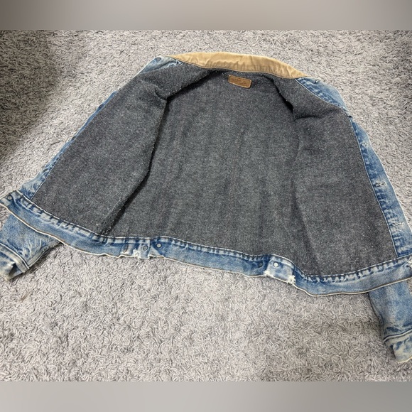 Vintage Levil's 80s 70904-
0317 denim jacket. - Picture 7 of 10